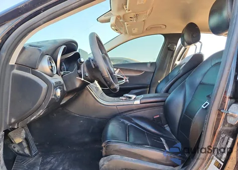 2016 Mercedes-Benz C 300 z USA, uszkodzony, nr VIN 55SWF4JB2GU165767